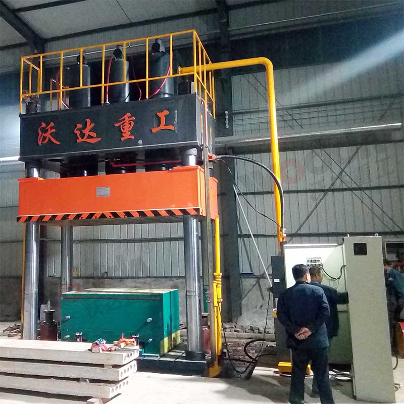 1000噸三梁四柱液壓機 1000噸三梁四柱液壓機