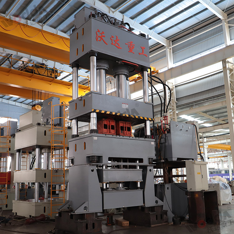 1000噸液壓墊(多頂桿)拉伸液壓機(圖3) 1000噸液壓墊(多頂桿)拉伸液壓機(圖3)