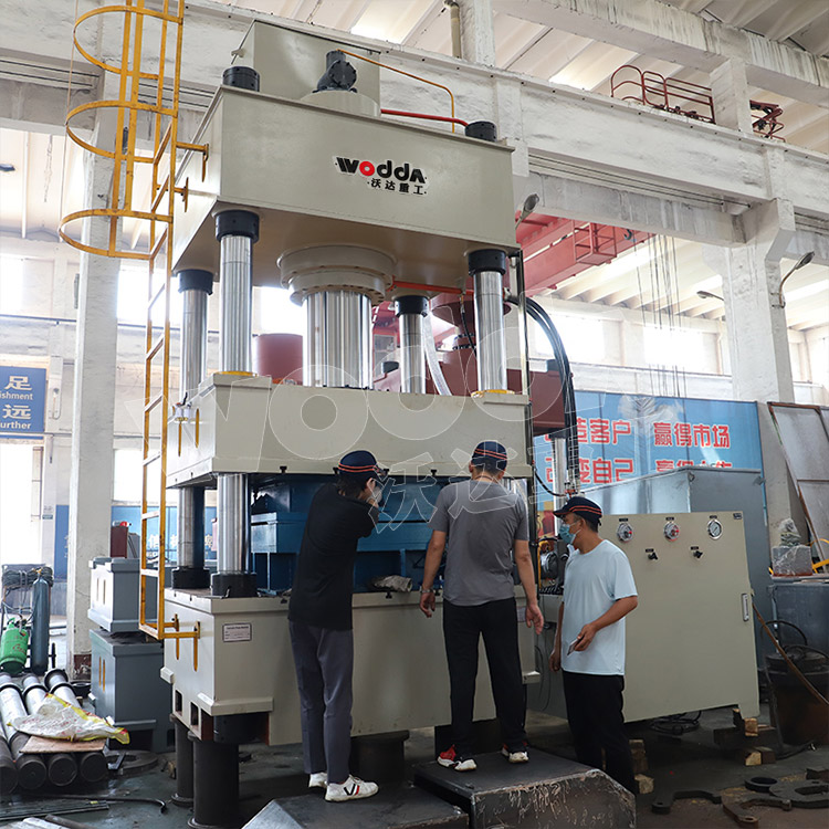 500噸不銹鋼水箱液壓機(圖1) 500噸不銹鋼水箱液壓機(圖1)