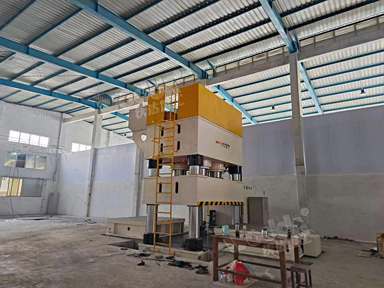 3000噸三梁四柱液壓機客戶現(xiàn)場 3000噸三梁四柱液壓機客戶現(xiàn)場