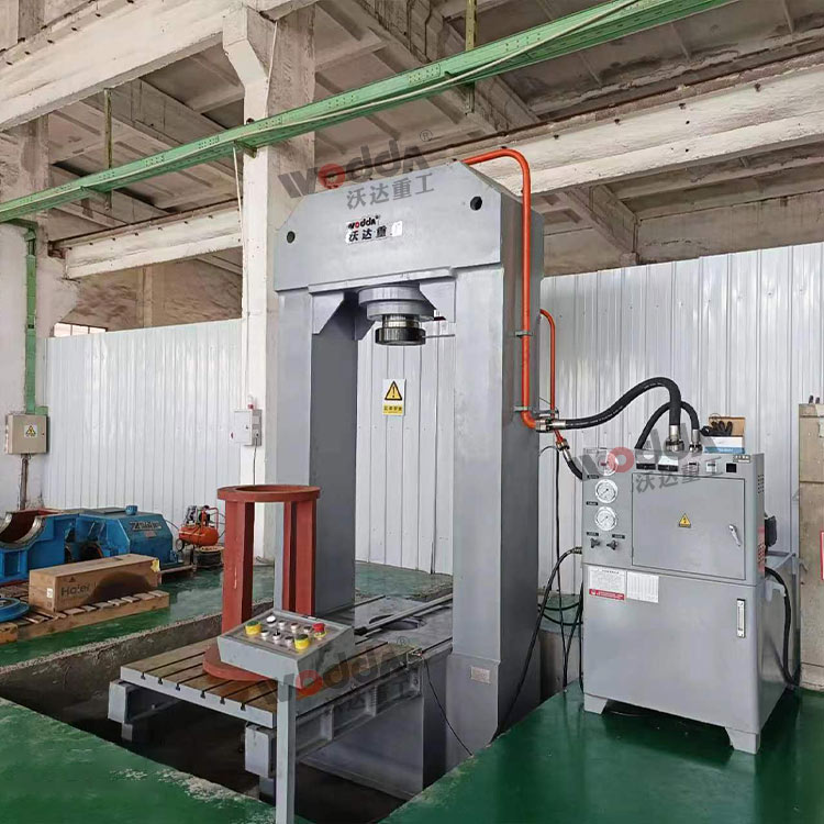 315噸龍門式電機軸承壓裝液壓機客戶現(xiàn)場 315噸龍門式電機軸承壓裝液壓機客戶現(xiàn)場