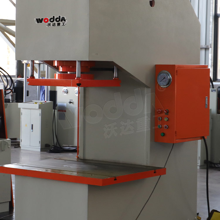 63噸單柱液壓機(jī)工作臺 63噸單柱液壓機(jī)工作臺