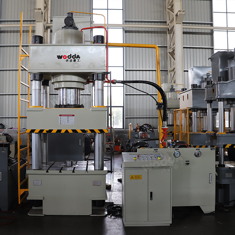 500噸三梁四柱液壓機車間實物 500噸三梁四柱液壓機車間實物